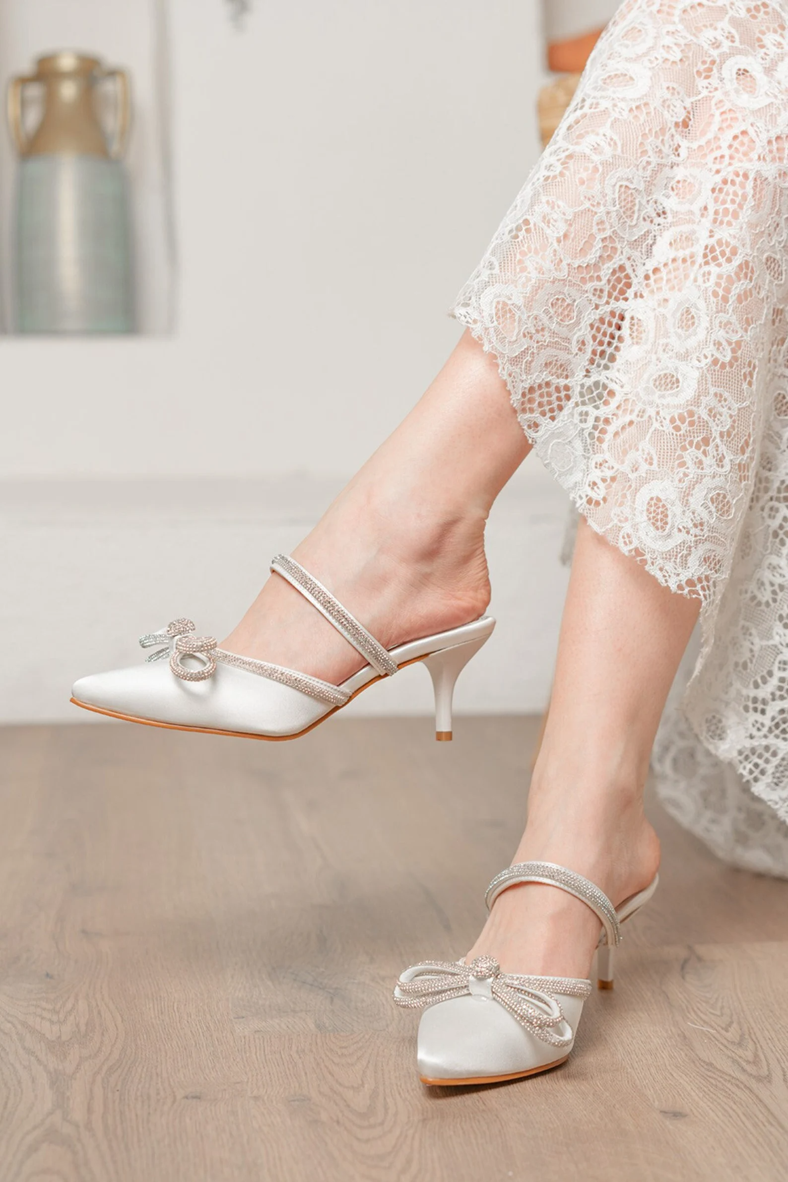 Ladies pearl flower shoes, low heels, beaded wedding shoes, block heel shoes